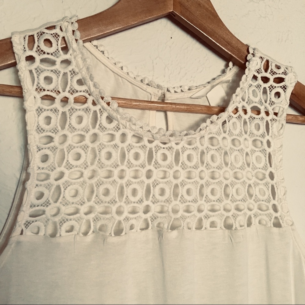 H&M cream colored sleeveless tank top - eyelet design. Soft fabric!